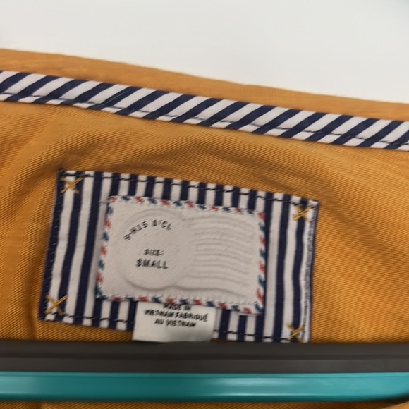 Mustard long sleeve with front pockets and unique hem - Picture 2 of 4